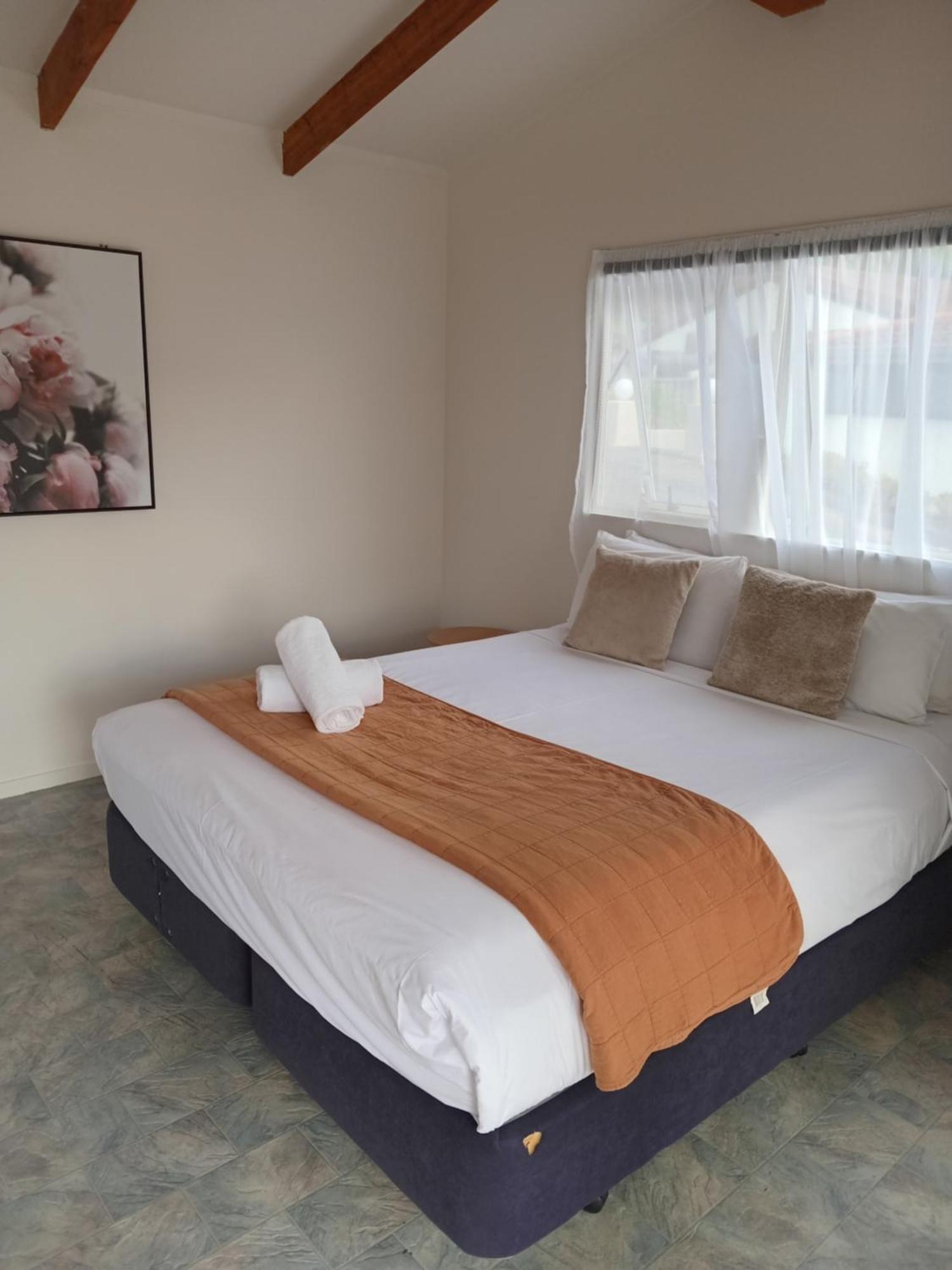 Haruru Falls & Conference Centre Resort