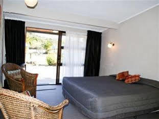 Resort Haruru Falls & Conference Centre 4*